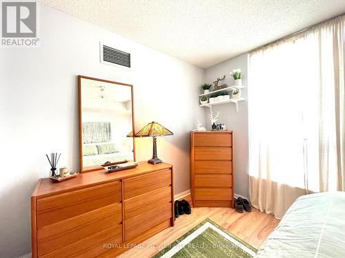 8 0 1 - 228 Queens Quay, Toronto (Waterfront Communities), ON - Indoor Photo Showing Bedroom