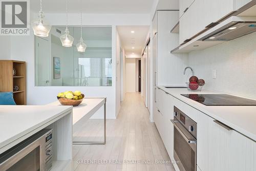 2304 - 197 Yonge Street E, Toronto, ON - Indoor Photo Showing Kitchen