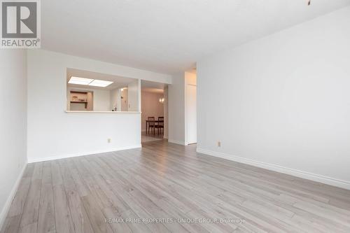 301 - 22 Clarissa Drive, Richmond Hill, ON - Indoor Photo Showing Other Room