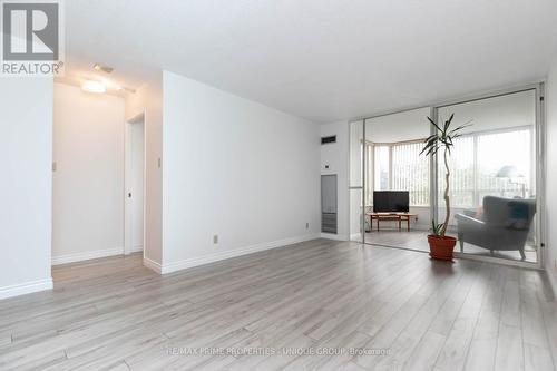 301 - 22 Clarissa Drive, Richmond Hill, ON - Indoor Photo Showing Other Room