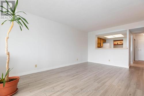 301 - 22 Clarissa Drive, Richmond Hill, ON - Indoor Photo Showing Other Room