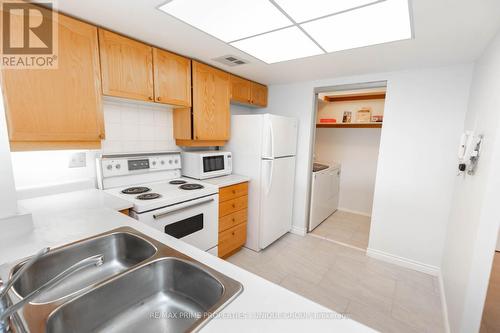 301 - 22 Clarissa Drive, Richmond Hill, ON - Indoor Photo Showing Kitchen With Double Sink