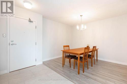 301 - 22 Clarissa Drive, Richmond Hill, ON - Indoor Photo Showing Dining Room