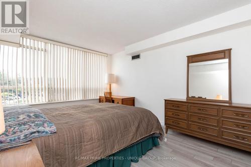 301 - 22 Clarissa Drive, Richmond Hill, ON - Indoor Photo Showing Bedroom