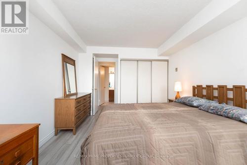 301 - 22 Clarissa Drive, Richmond Hill, ON - Indoor Photo Showing Bedroom