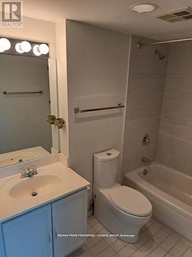 301 - 22 Clarissa Drive, Richmond Hill, ON - Indoor Photo Showing Bathroom