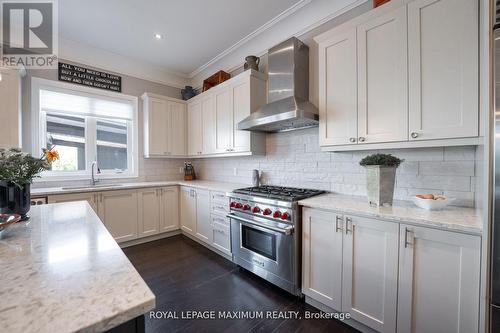 37 Skyline Trail, King (Nobleton), ON - Indoor Photo Showing Kitchen With Upgraded Kitchen