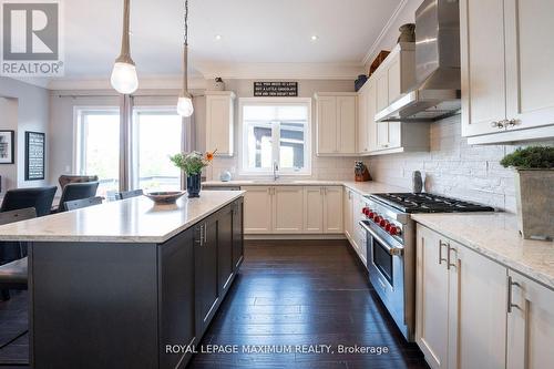 37 Skyline Trail, King (Nobleton), ON - Indoor Photo Showing Kitchen With Upgraded Kitchen