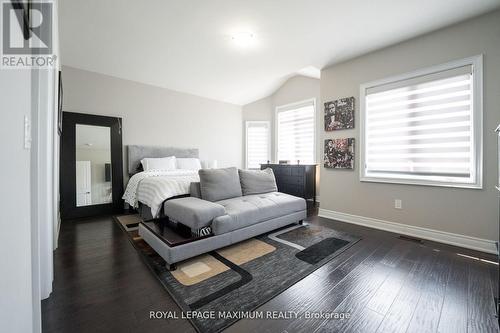 37 Skyline Trail, King (Nobleton), ON - Indoor Photo Showing Living Room