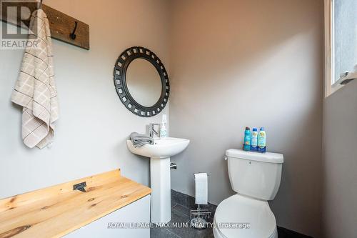 37 Skyline Trail, King (Nobleton), ON - Indoor Photo Showing Bathroom