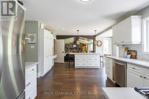 1602 Kale Drive, Innisfil, ON - Indoor Photo Showing Kitchen With Upgraded Kitchen