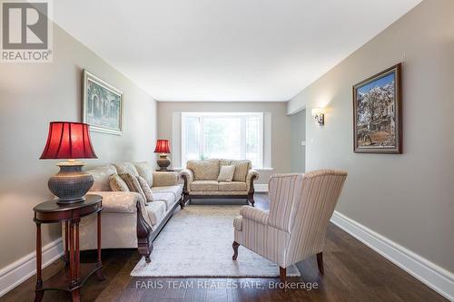 1602 Kale Drive, Innisfil, ON - Indoor Photo Showing Living Room