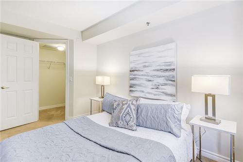 100 Burloak Drive|Unit #1308, Burlington, ON - Indoor Photo Showing Bedroom