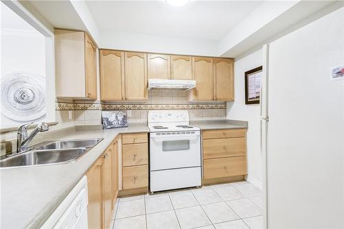 100 Burloak Drive|Unit #1308, Burlington, ON - Indoor Photo Showing Kitchen With Double Sink