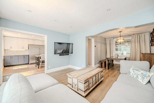 412 Valermo Drive, Toronto, ON - Indoor Photo Showing Living Room