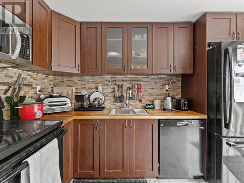 10265 Shenandoah, Windsor, ON - Indoor Photo Showing Kitchen