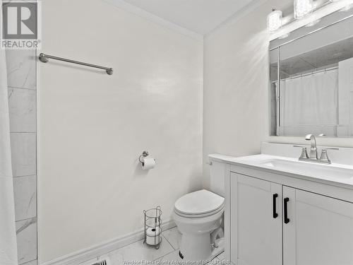 10265 Shenandoah, Windsor, ON - Indoor Photo Showing Bathroom