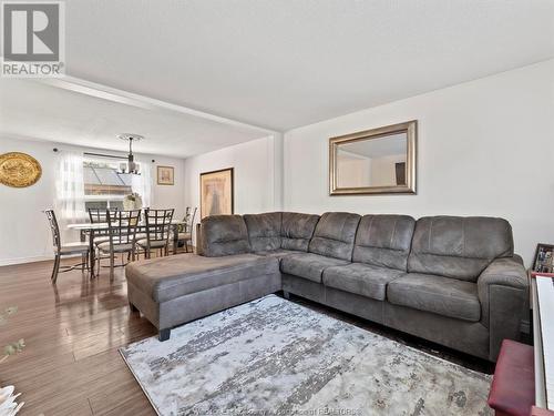 10265 Shenandoah, Windsor, ON - Indoor Photo Showing Living Room