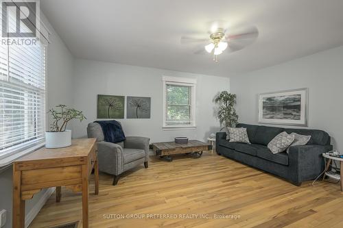 37 Apeldoorn Crescent, London, ON - Indoor Photo Showing Living Room