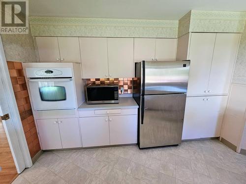 1699 Pine Street, Prince George, BC - Indoor Photo Showing Kitchen With Double Sink