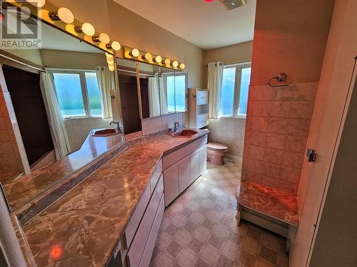 1699 Pine Street, Prince George, BC - Indoor Photo Showing Bathroom