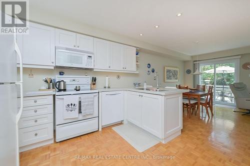 2564 Advent Court, Mississauga (Central Erin Mills), ON - Indoor Photo Showing Kitchen