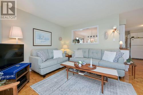 2564 Advent Court, Mississauga (Central Erin Mills), ON - Indoor Photo Showing Living Room