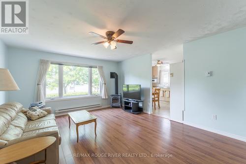 882 Cochrane Crescent, Peterborough (Northcrest), ON - Indoor Photo Showing Living Room