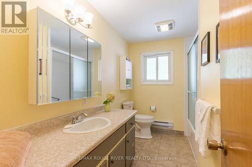 882 Cochrane Crescent, Peterborough (Northcrest), ON - Indoor Photo Showing Bathroom