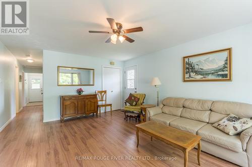 882 Cochrane Crescent, Peterborough (Northcrest), ON - Indoor Photo Showing Living Room