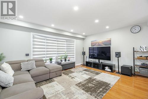 5 Gondola Crescent, Brampton, ON - Indoor Photo Showing Living Room