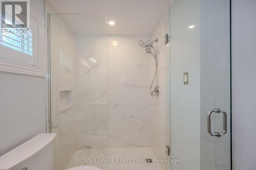 2145 Bosack Court, Mississauga (Sheridan), ON - Indoor Photo Showing Bathroom