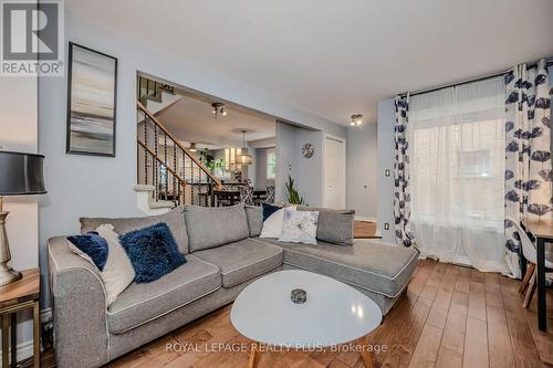 2145 Bosack Court, Mississauga (Sheridan), ON - Indoor Photo Showing Living Room