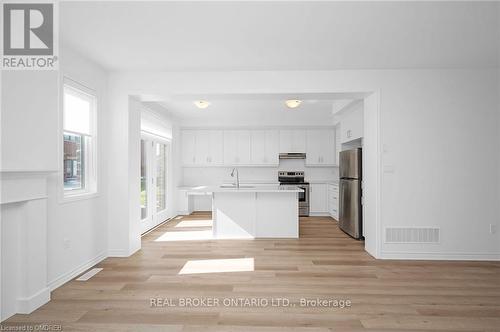 1200 Anson Gate, Oakville, ON - Indoor Photo Showing Kitchen