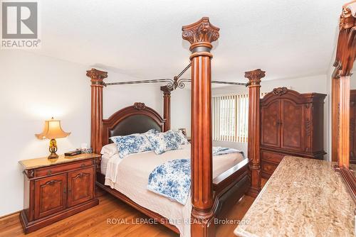 16 Chelsea Crescent, Hamilton, ON - Indoor Photo Showing Bedroom