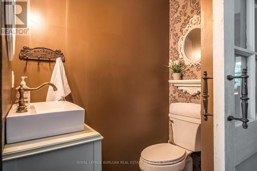 371 Maple Avenue S, Brant (Burford), ON - Indoor Photo Showing Bathroom