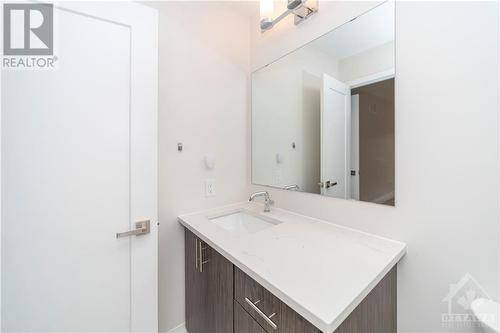 809 Star Private, Ottawa, ON - Indoor Photo Showing Bathroom