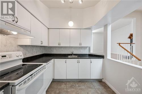 209C Woodfield Drive, Ottawa, ON - Indoor Photo Showing Kitchen