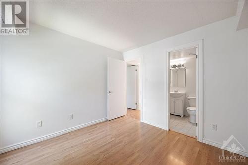 209C Woodfield Drive, Ottawa, ON - Indoor Photo Showing Other Room