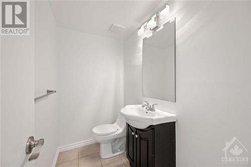 209C Woodfield Drive, Ottawa, ON - Indoor Photo Showing Bathroom