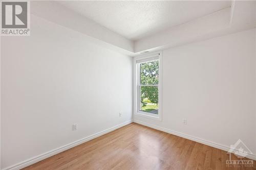 209C Woodfield Drive, Ottawa, ON - Indoor Photo Showing Other Room