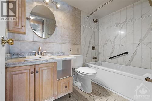 530 Laurier Avenue W Unit#909, Ottawa, ON - Indoor Photo Showing Bathroom