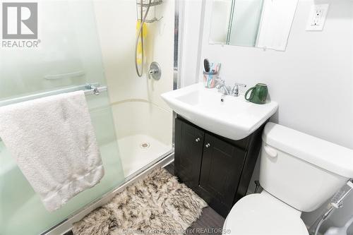 121 First Street, Wallaceburg, ON - Indoor Photo Showing Bathroom