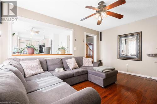 1964 Romina Street, Innisfil, ON - Indoor Photo Showing Living Room