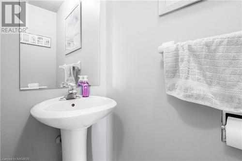 1964 Romina Street, Innisfil, ON - Indoor Photo Showing Bathroom