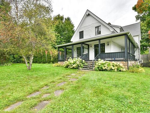 FaÃ§ade - 11 Rue St-Paul O., Sainte-Agathe-Des-Monts, QC - Outdoor With Deck Patio Veranda