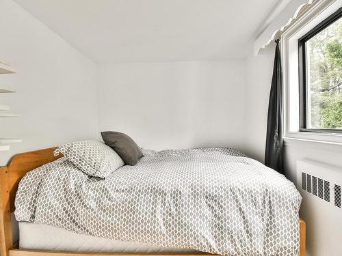 Chambre Ã Â coucher - 11 Rue St-Paul O., Sainte-Agathe-Des-Monts, QC - Indoor Photo Showing Bedroom