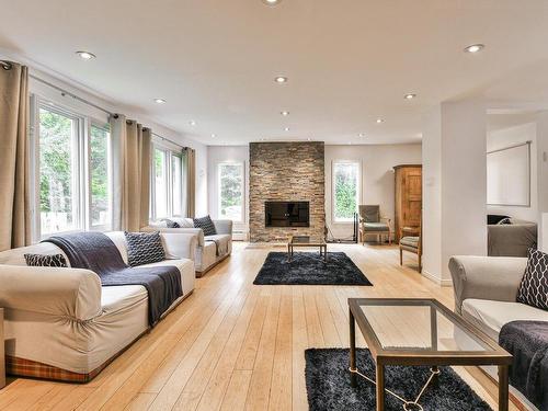 Salon - 11 Rue St-Paul O., Sainte-Agathe-Des-Monts, QC - Indoor Photo Showing Living Room With Fireplace