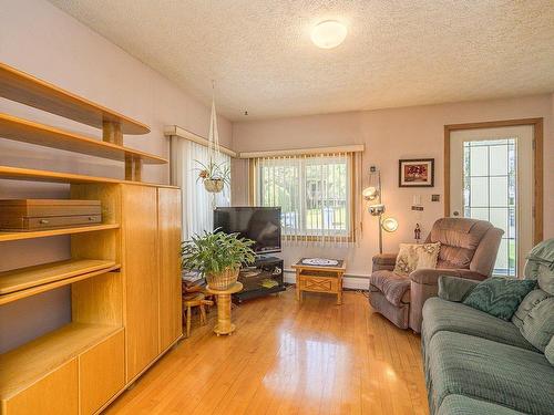 Salon - 43 Rue Montgomery, East Angus, QC - Indoor Photo Showing Living Room