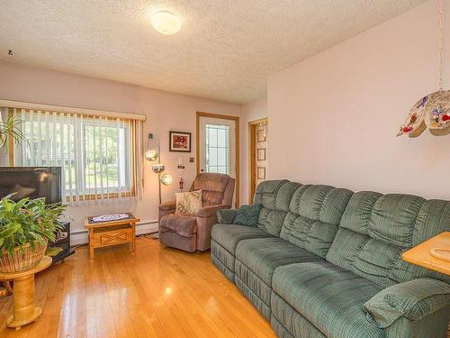 Salon - 43 Rue Montgomery, East Angus, QC - Indoor Photo Showing Living Room